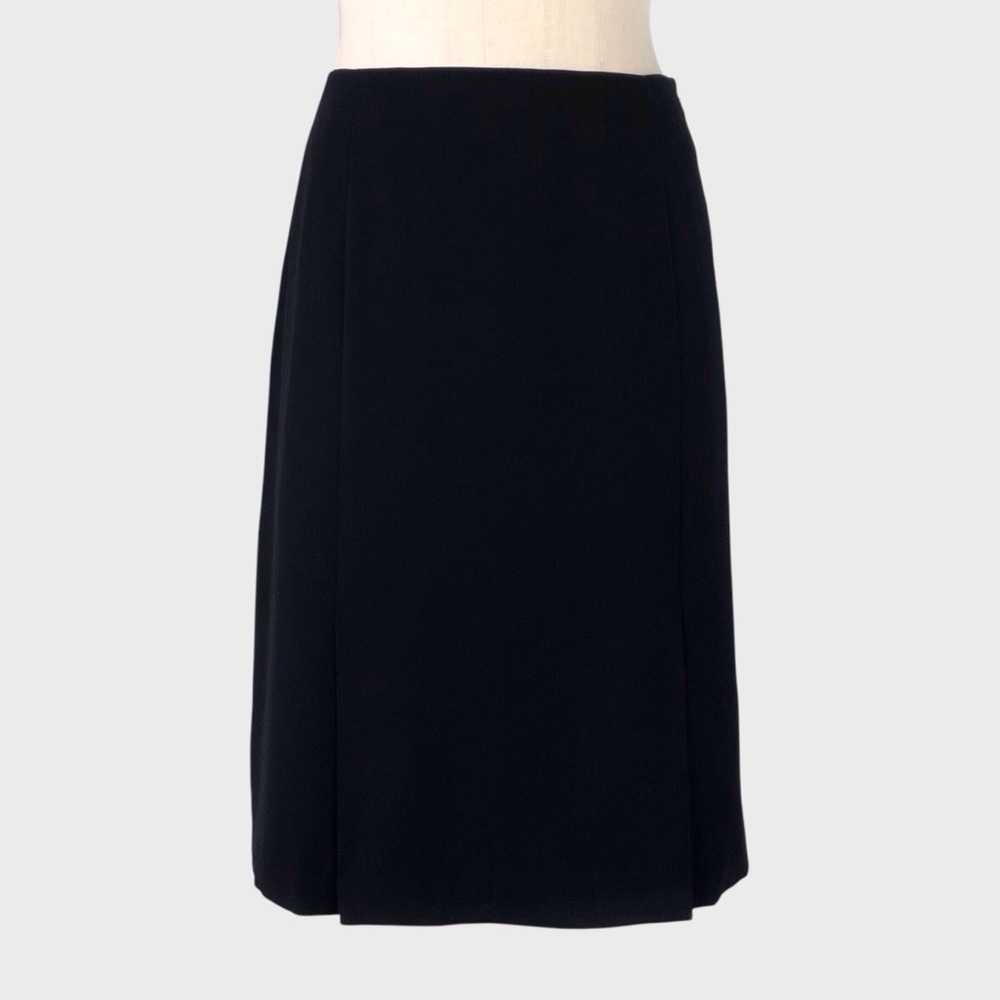 Jones Wear Black Knee-Length Skirt with Front Vents